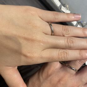 【ケイウノ ブライダル(K.UNO BRIDAL)の口コミ】 途中から2本に分かれていて、違和感なくおしゃれに見えるところに惹かれま…