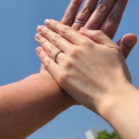 【AMOUR AMULET(アムール・アミュレット)の口コミ】 シンプルなのが良くて選びました！シンプルの中にもダイヤが入っていてキ…