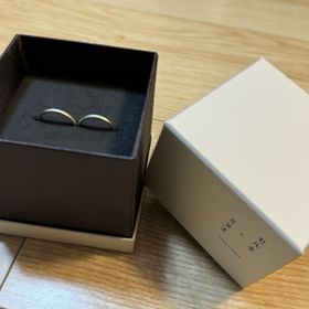 【CERNÉ＆MINUÉ by BIJOUPIKO(セルネとミヌエ バイ ビジュピコ)の口コミ】 手作りプランでの申し込み。
プラチナでのマッド加工でとにかくシンプルな…