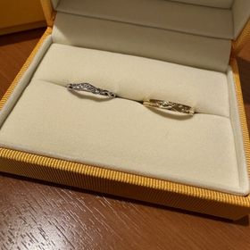 【ケイウノ ブライダル(K.UNO BRIDAL)の口コミ】 プラチナとゴールドで素材は違いますがお揃い感はしっかり欲しくてリンク…