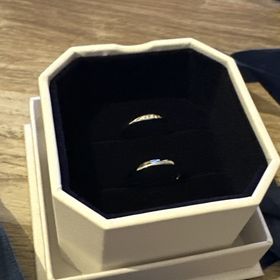 【4℃ BRIDAL(ヨンドシーブライダル)の口コミ】 女性用:他社ブランドと比較した時、ダントツで指が綺麗に見えました。ダイ…