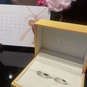 【ケイウノ ブライダル(K.UNO BRIDAL)の口コミ】 リボンがモチーフの指輪で、最初は甘すぎるかなと思っていたのですが、ひ…