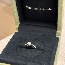 【ヴァン クリーフ＆アーペル(Van Cleef & Arpels)の口コミ】 一粒のシンプルな指輪を探していました。他にも色んなブランドをみました…