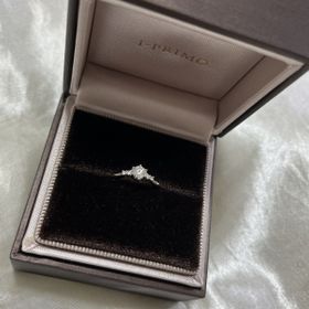 【アイプリモ(I-PRIMO)の口コミ】 【指輪のデザインについて】左右対称でシンプルなのでどんな結婚指輪にも…