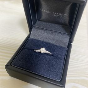【ラザール ダイヤモンド(LAZARE DIAMOND)の口コミ】 どの角度から見てもダイヤが輝いていて美しいです。何店舗か比較のため見…