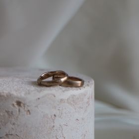 【atelier ST, CAT(アトリエ エスティーキャット)の口コミ】 他人と被らないデザインで、ストーンを散りばめたところが気に入ってます…