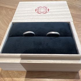 【出雲結(いずもゆい)の口コミ】 プラチナにピンクゴールドのラインが入っていてお洒落です。
それだけでな…