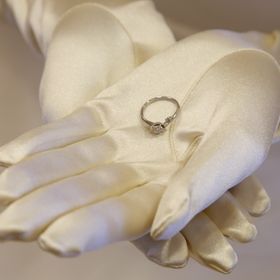 【Mariage ent(マリアージュエント)の口コミ】 お花の形が可愛く、お店でショーケースの中にあるのを見て一目惚れしまし…