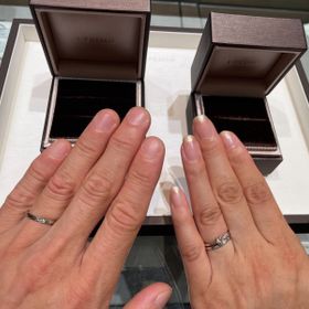 【アイプリモ(I-PRIMO)の口コミ】 指輪のデザインはとてもゴージャスですがあまりゴツゴツしていなくて、上…