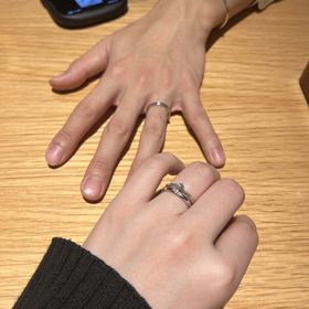 【銀座ダイヤモンドシライシの口コミ】 シンプルですが輝きもある、唯一無二な指輪です。
沢山の種類の中からよく…