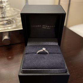 【ラザール ダイヤモンド(LAZARE DIAMOND)の口コミ】 周りの人がつけてないデザインで、奇抜でもなく洗練された女性感があり、…