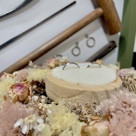 【ついぶ工房の口コミ】 シンプルで、飽きが来ないデザインでとても素敵です。2人で3時間ほど掛け…