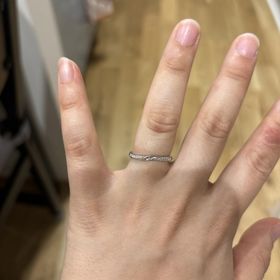 【TOWA(永遠)の口コミ】 結婚5年目の記念日に購入しました。左右のダイヤモンドが自分から見てキラ…