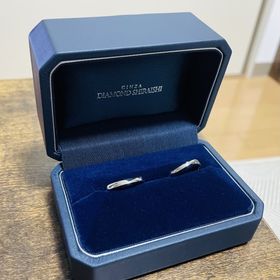 【銀座ダイヤモンドシライシの口コミ】 シンプルなデザインで、普段使いしやすそうな点が気に入って購入しました…