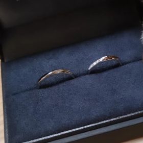 【ラザール ダイヤモンド(LAZARE DIAMOND)の口コミ】 ダイヤモンドの輝きが七色に光って本当に美しいです。最初は七色に光ると…