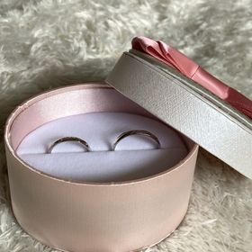 【ジュエリー工房キャラの口コミ】 シンプルすぎず、派手すぎないデザインで、女性も男性もおしゃれの一環と…