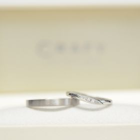 【CRAFY(クラフィ)の口コミ】 周りの友人達がつけている指輪のブランドやデザイン…
同じになるの…