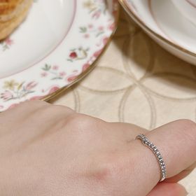 【DIALLURE(ディアリュール)】の口コミ 他の指輪との重ね付けのためにVシェイプのエタニティリングを希望していて...