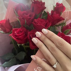 【銀座ダイヤモンドシライシの口コミ】 ダイヤモンドに近づくにつれてリングが細くなっていくデザインと、ダイヤ…