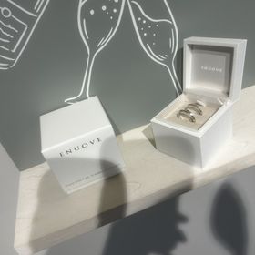 【ENUOVE(イノーヴェ)の口コミ】 私が購入したracine(ラシーヌ)のリングは、力強いうねりが特徴的で、シン…