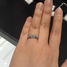 【ティファニー(Tiffany & Co.)の口コミ】 キラキラしていて綺麗なデザインだったので試着しました。
高さもそんなに…