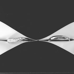 【エクセルコダイヤモンド(EXELCO DIAMOND)の口コミ】 デザイン、質、つけ心地等トータルで良かったから。
結婚指輪というともっ…