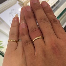 【JEWELRY  KAMATA(ジュエリーかまた)】の口コミ シンプルかつゴールドが素敵で選びました。
またダイヤの入れ方が独特でか...