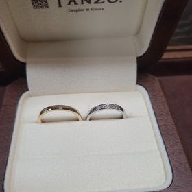 【TANZO.(鍛造指輪)の口コミ】 シンプルなデザインです。プラチナの指輪は、平甲丸で鏡面仕上げとなって…