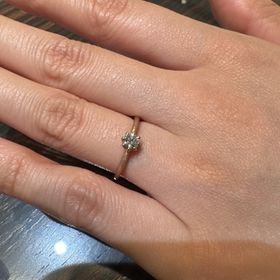 【YUKA HOJO(ユカホウジョウ)の口コミ】 シンプルで年齢問わず選びやすいため選びました。
色もピンクゴールドやホ…