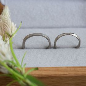 【Cayof(カヨフ)の口コミ】 素材と色味はグレイッシュゴールドを選び、テクスチャー等はお互いの好み…