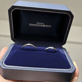 【銀座ダイヤモンドシライシの口コミ】 新婦用の指輪は今年の新作デザインのものに一目惚れし、こちらに即決。
指…