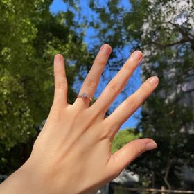 【Flowaves(フロウェーブス)の口コミ】 シンプルなデザインが好みで、あまり派手すぎない指輪にしたかったです。…