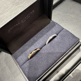 【ラザール ダイヤモンド(LAZARE DIAMOND)の口コミ】 何よりキラキラと輝くダイヤの輝きに魅了され購入しました。
着け心地もよ…