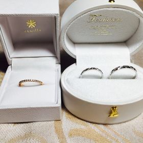 【Foulason(フレゾン)の口コミ】 一目惚れでした。
カット加工がとても美しくて細さも太すぎずつけ心地もよ…