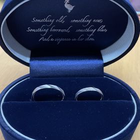 【Something Blue(サムシングブルー)の口コミ】 男性側のリングにもデザインが入っているところが気に入りました。
女性側…