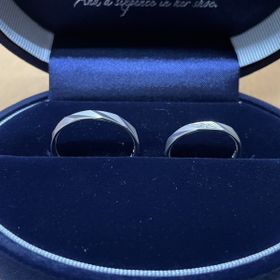 【Something Blue(サムシングブルー)の口コミ】 個性的なつや消し加工が施されています。私は結婚指輪は絶対ホワイトゴー…