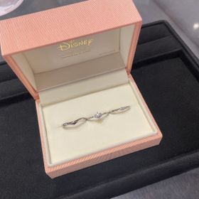 【ケイウノ ブライダル(K.UNO BRIDAL)の口コミ】 ダイヤも入っており、さりげないデザインが可愛いく、何年経ってもおしゃ…