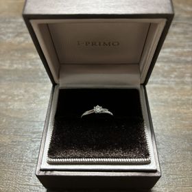 【アイプリモ(I-PRIMO)の口コミ】 左には小さめのダイヤモンドが散りばめられているが、自分の方から見た時…