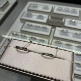 【アイプリモ(I-PRIMO)の口コミ】 シンプルなデザインで普段からも着用しやすいです。着る服装の系統にもと…