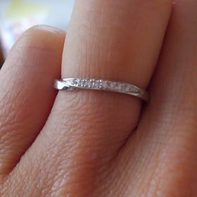 【俄(にわか)の口コミ】 日頃つけられる、シンプルなものを探していました。
且つ周囲ではあまりつ…