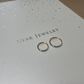 【STAR JEWELRY(スタージュエリー)の口コミ】 デザインは、ゴールドとシルバーのバイカラーで珍しいのと、さりげなく見…