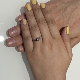 【俄(にわか)の口コミ】 暁というデザインで、片側にメレダイヤが埋め込まれているタイプです。
安…