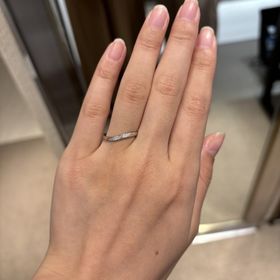 【俄(にわか)の口コミ】 ウェーブ系のデザインで柔らかい印象が特徴的です。女性用のもので10万円…