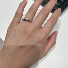 【ラザール ダイヤモンド(LAZARE DIAMOND)の口コミ】 重ね付けしやすそうな直線タイプのものを探していました。こちらは、日常…