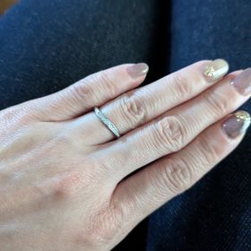 【canal4℃(カナルヨンドシー)の口コミ】 ウェーブのデザインが指をすらっと見せてくれて、中央のダイヤモンドがサ…