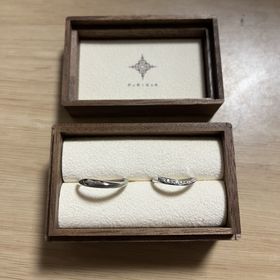 【PORTADA(ポルターダ)の口コミ】 女性の指輪はダイヤがたくさんついていて
光に当たるととてもキラキラとし…