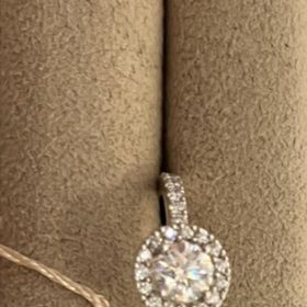 【モニッケンダム(MONNICKENDAM)】の口コミ ダイヤモンドの質とデザインが気に入りました。大きめのダイヤモンドを小さ...