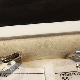 【ケイウノ ブライダル(K.UNO BRIDAL)の口コミ】 ゼクシィの結婚指輪特集にこちらのリングが掲載されていました。
2種類の…