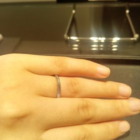 【ティファニー(Tiffany & Co.)の口コミ】 ティファニーのブランドに憧れて試着をさせていただきました。指輪を眺め…