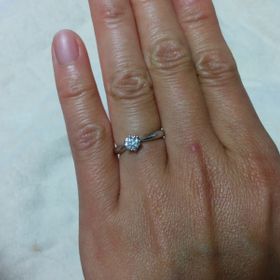 【ラザール ダイヤモンド(LAZARE DIAMOND)の口コミ】 王道なエンゲージリングが欲しくて様々なブランドで探していました。カラ…